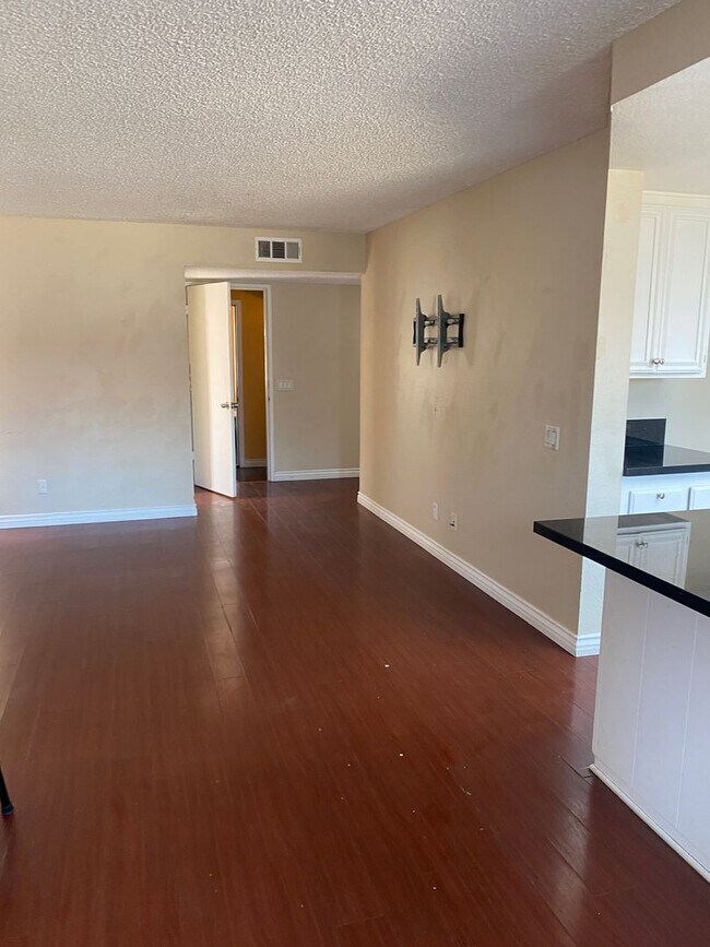 Building Photo - Spacious 3-Bed, 2.5-Bath Home – Limited-Ti...