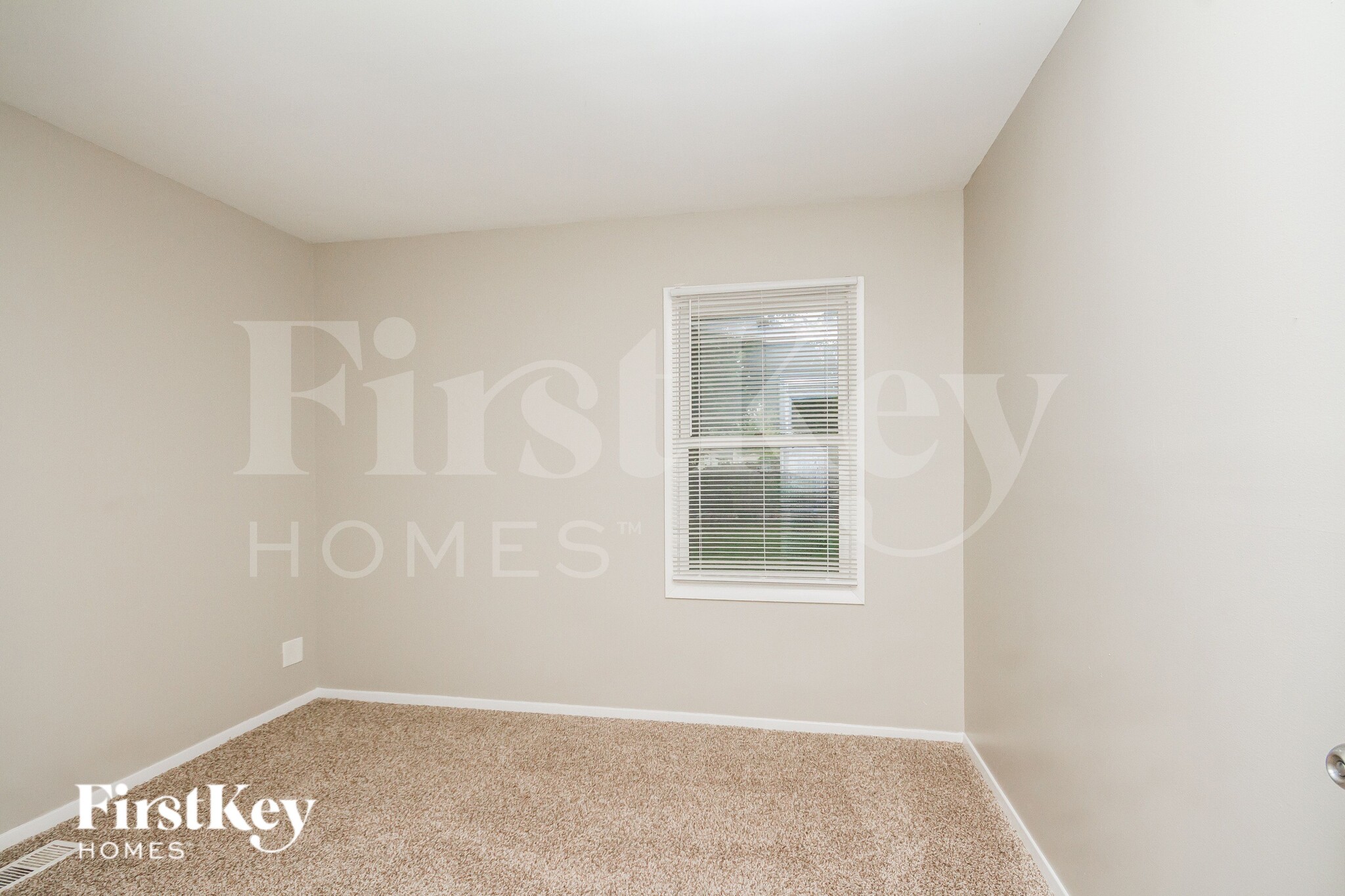 Building Photo - 439 W Margaret Terrace