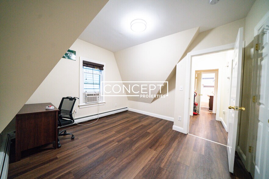 Building Photo - 376 Medford St
