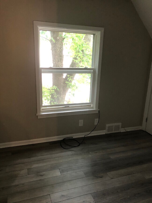 Building Photo - 488 Caroline Street