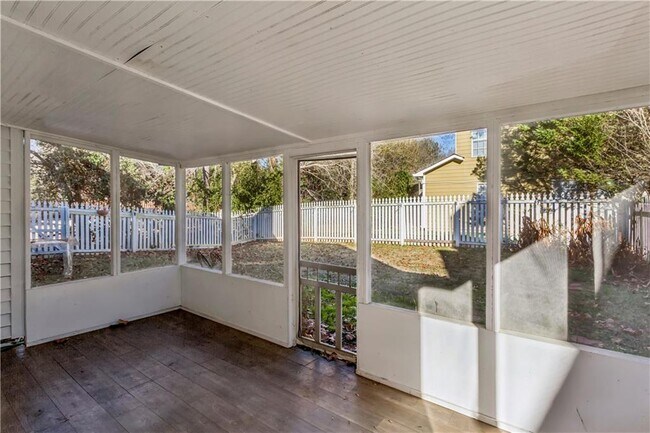 Building Photo - 3025 Vineyard Way