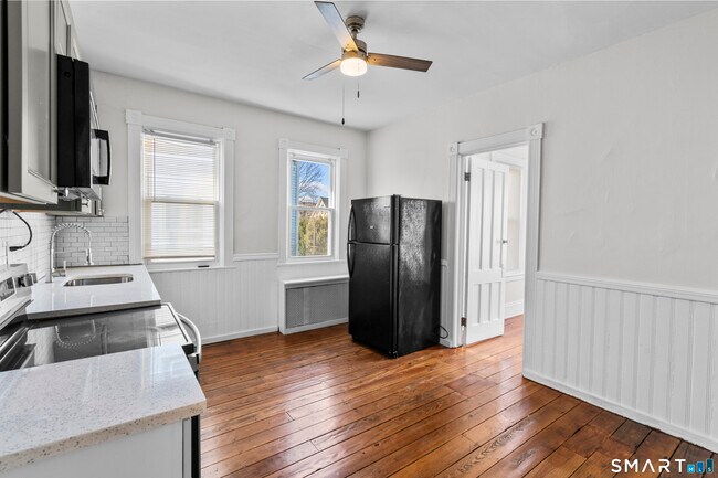 Building Photo - 394 Gregory St