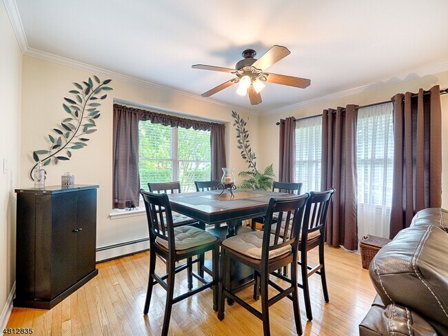 Building Photo - 32 Maple Ave