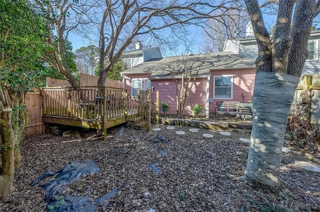 Building Photo - 290 Westland Way SW