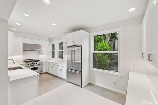 Building Photo - 971 Filbert St