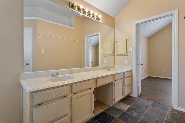 Building Photo - 7605 Bryce Canyon Dr W