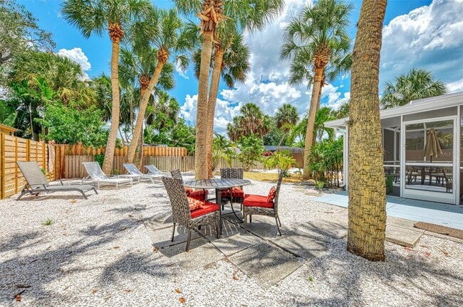 Building Photo - 5253 Avenida Del Mare