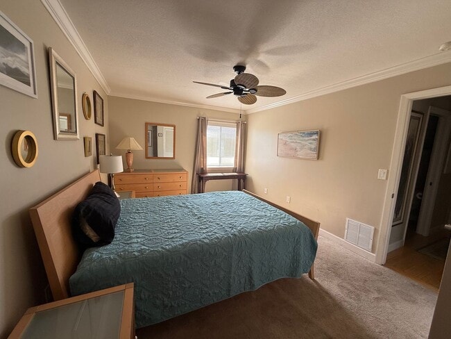 Building Photo - Beautiful 2BR/2BA Condo Centrally located in Sarasota!