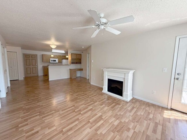 Maple Creek Apartments 2 bed 2 bath 1100 Living - Maple Creek Apartments