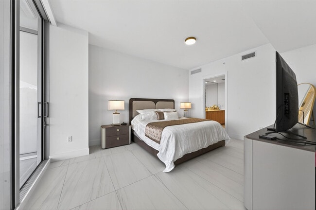 Building Photo - 153 N Seabreeze Blvd