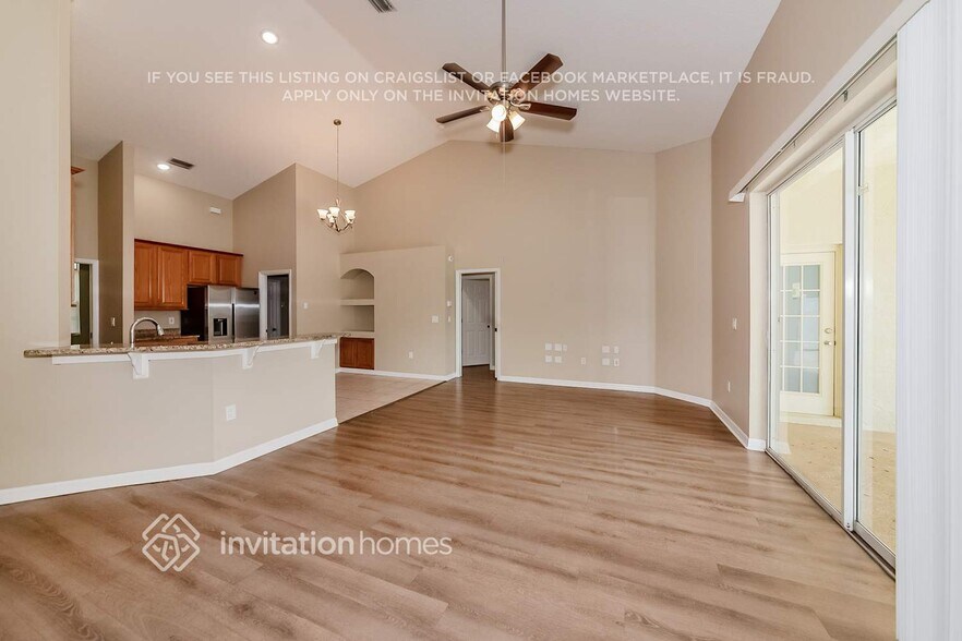 Building Photo - 3960 Woodview Dr