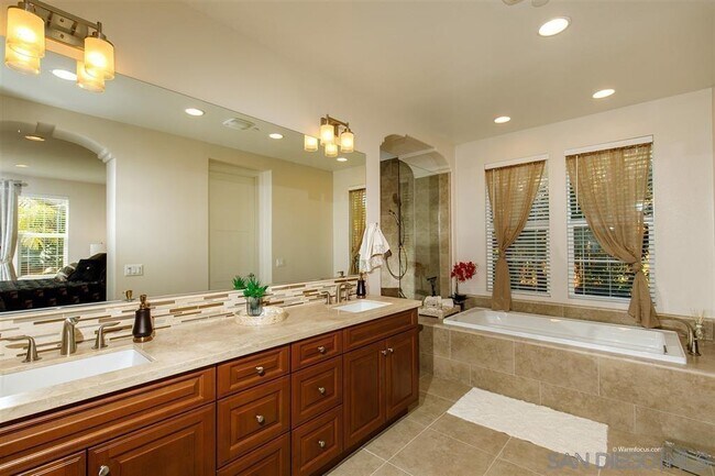 Building Photo - 1679 Buena Vista Way