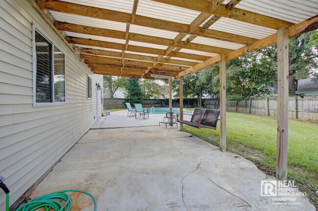 Building Photo - 121 Sioux Ct