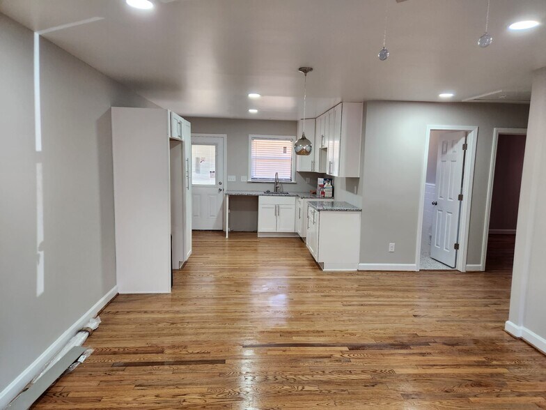 Building Photo - 4 Faye St