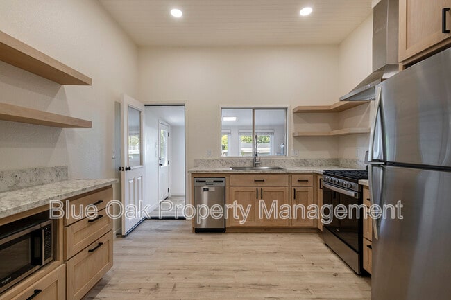 Building Photo - 1702 Laburnum Ave