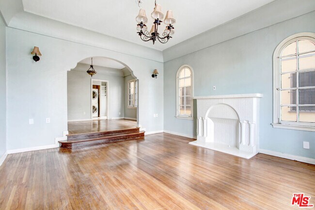 Building Photo - 424 N Gardner St