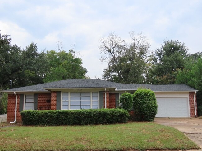 Primary Photo - Updated 3 Bedroom, 1 Bathroom Home in Tyler