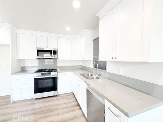 Building Photo - 401 W Erna Ave