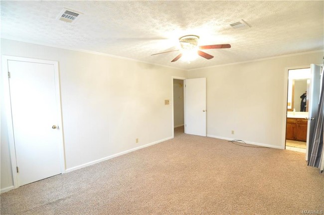 Building Photo - 5758 Carriage Hills Dr