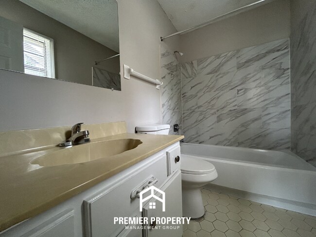 Building Photo - Stunning 3BR/2BA in Southeast Memphis | Vaulted Ceilings & Floor-to-Ceiling Fireplace