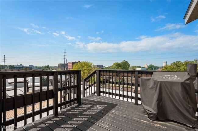 Building Photo - 1667 E 40th St