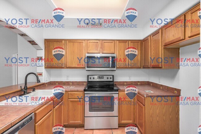 Building Photo - Your Private Oasis with No HOA Hassles!