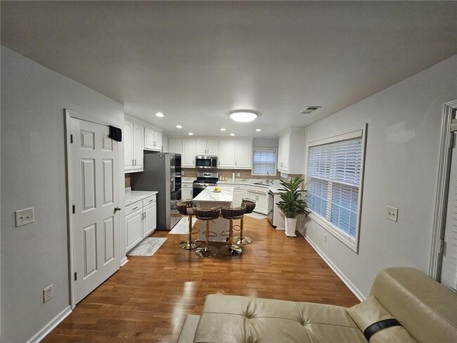 Building Photo - 480 Glenns Farm Way