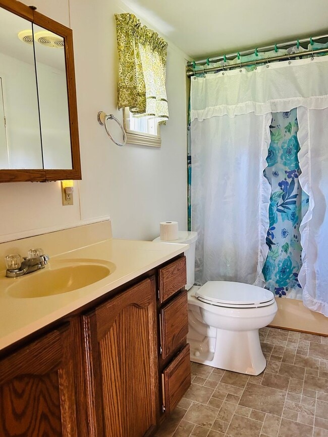 Building Photo - Country 3 Bed / 2 Bath Home for RENT