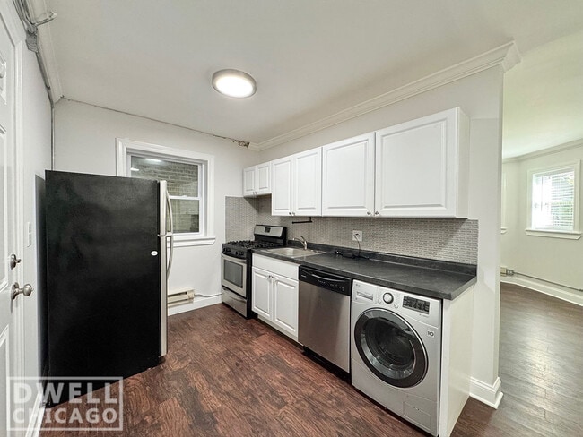 Building Photo - 2125 W Giddings St