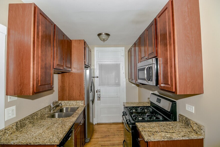 Building Photo - 2119 W Ainslie St