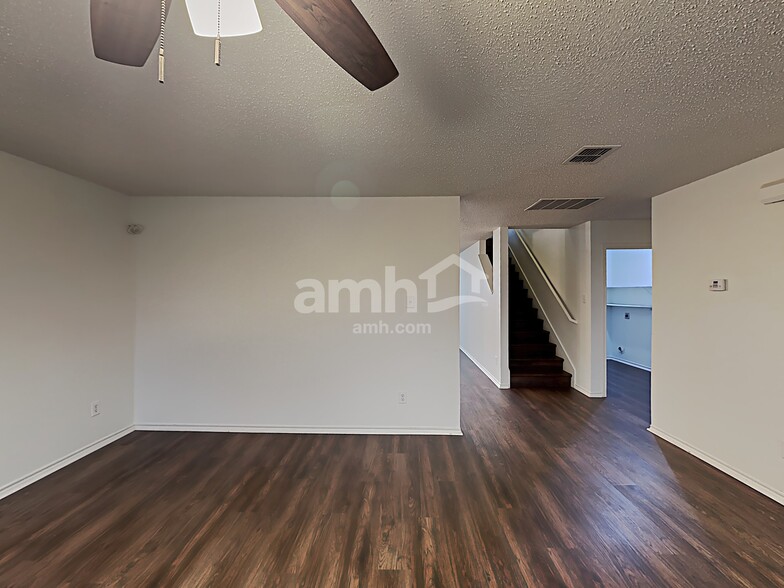 Building Photo - 16656 Jasmine Springs Dr