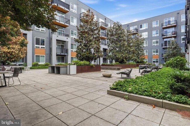 Building Photo - 145 Riverhaven Dr