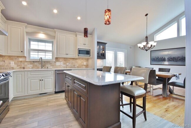 Building Photo - 478 Lake Rd