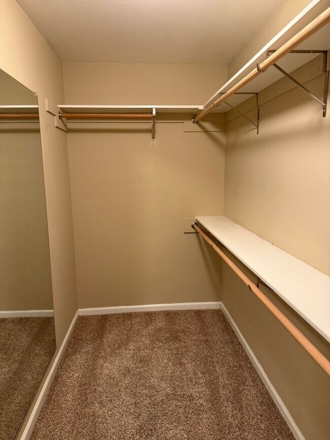 Building Photo - Beautiful 3-Bedroom Condo with Private Out...