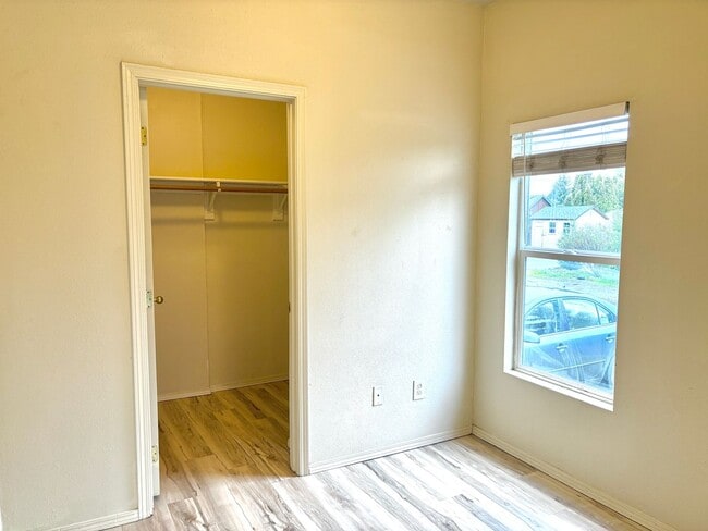 Building Photo - ANDRT01