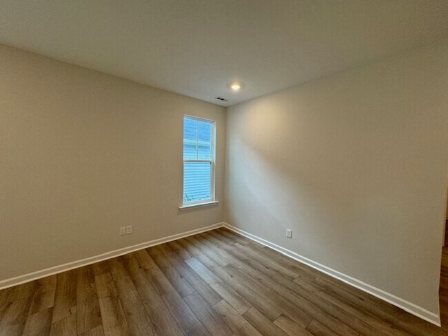 Building Photo - Renaissance at White Oak