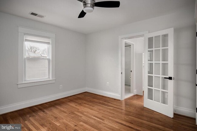 Building Photo - 735 Berryville Ave