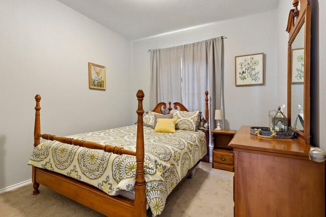 Building Photo - 2009 Blewett Dr