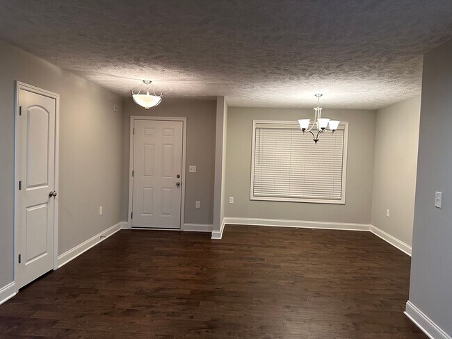 Building Photo - 3 Bedroom, 2 Bath, 2 Car Garage
