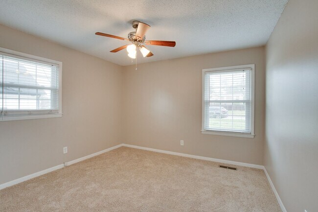 Building Photo - 2107 Edinburgh Dr SW