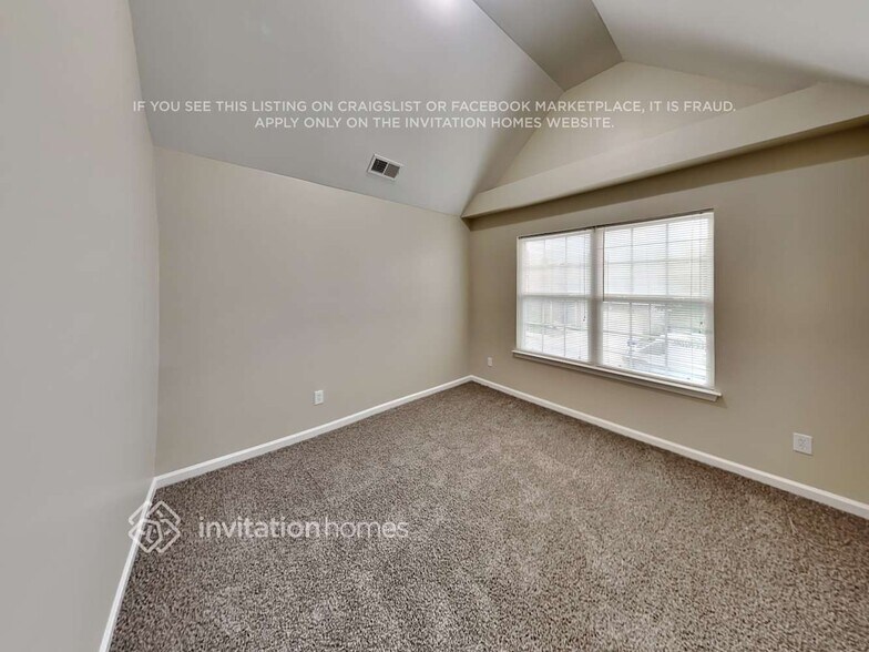 Building Photo - 556 S Fortune Way