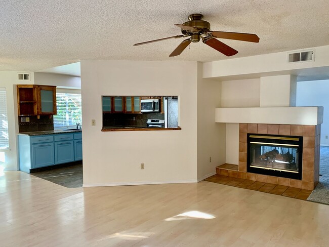 Building Photo - Beautiful Northwest Bakersfield Home with Solar - Ready for Immediate Move In!