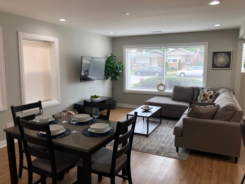 Building Photo - 9425 S Indiana Ave