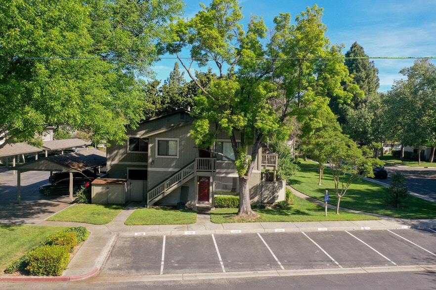 Front of the unit - 4952 Flat Rock Cir
