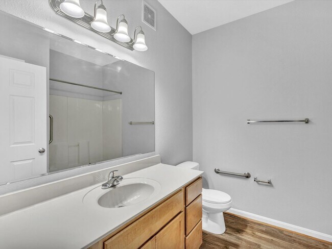 Building Photo - Walking Trails*******Castle School System********Large 3 Bedroom