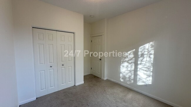 Building Photo - 3 BD | 2 BA Duplex with Fenced Backyard an...