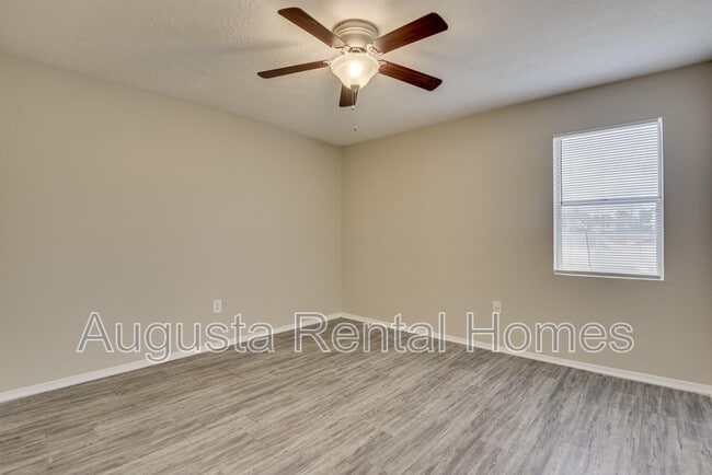 Building Photo - 2573 Tobacco Rd