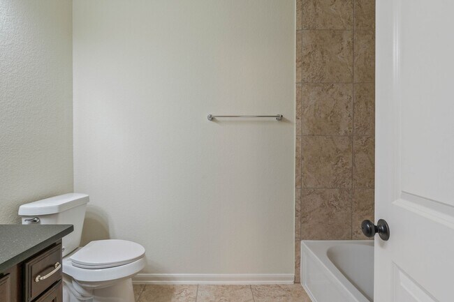 Building Photo - 174 Cheswood Forest Dr