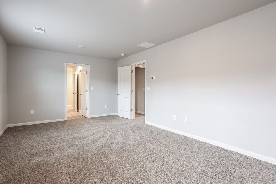 Building Photo - 943 Equine Dr
