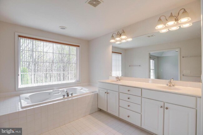 Building Photo - 5097 Pale Moon Way